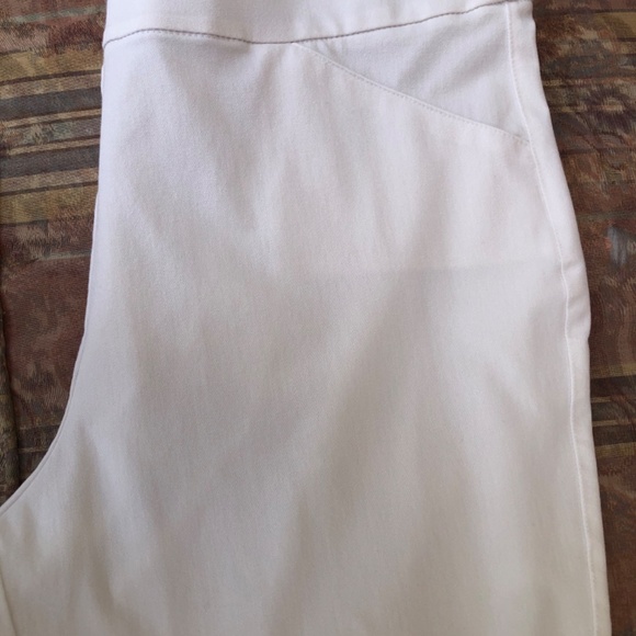 Capri’s - Picture 2 of 6